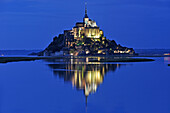 Mont-Saint-Michel, UNESCO World Heritage Site, in the mouth of the Couesnon river at dusk, Manche department, Normandy region, France, Europe