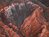 Kok-Moinok-Schlucht, eine Lehm-Sand-Struktur, die sich an den Hängen von trockenen, von Wasserläufen durchzogenen Bergen bildet, Kirgisistan, Zentralasien, Asien