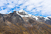 Schneebedeckter Berg Veronica (Wakay Willca) (Huacay Willca) in der Nähe des Malaga-Passes, Peru, Südamerika