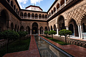 Patio de las Doncellas (Hof der Jungfrauen) mit arabeskem Mudéjar-Stuck, Alcazar von Sevilla, UNESCO-Weltkulturerbe, Sevilla, Andalusien, Spanien, Europa