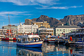 V&A (Victoria and Alfred) Waterfront and Table Mountain, Cape Town, Western Cape Province, South Africa, Africa