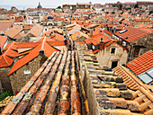 Die Dächer von Dubrovnik von den Stadtmauern aus, UNESCO-Welterbe, Dubrovnik, Kroatien, Europa