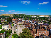 Castle Gate und Stadt, Blick von oben, Lewes, East Sussex, England, Vereinigtes Königreich, Europa