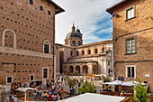 Duke's Day, historic stalls, Old Town, UNESCO World Heritage Site, Urbino, Marche, Italy, Europe