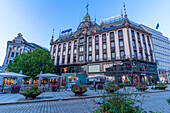 Blick auf Architektur am Karl Johans Gate in der Abenddämmerung, Oslo, Norwegen, Skandinavien, Europa