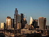 Blick auf die Skyline der Stadt London von der Tate Modern, London, England, Vereinigtes Königreich, Europa