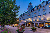 Blick auf das Grand Hotel am Karl Johans Gate in der Abenddämmerung, Oslo, Norwegen, Skandinavien, Europa