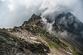 Blick auf den zerklüfteten Bergpass des Colle del Turlo, Vercelli, Piemont, Italienische Alpen, Italien, Europa