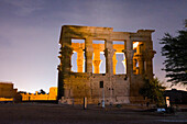 Ton- und Lichtshow im Tempel von Philae, Trajans Kiosk, UNESCO-Welterbe, Insel Agilkia, Assuan, Ägypten, Nordafrika, Afrika