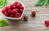 Frische reife Bio-Himbeeren