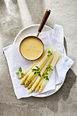 White asparagus with hollandaise sauce