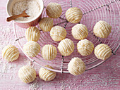 Coconut balls with a hint of exoticism
