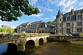 Frankreich, Finistere, Quimper, Brücke Pont Ste Catherine, Fluss Odet und die Polizei von Finistere, Boulevard Dupleix