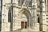 France, Oise, Beauvais, Saint-Pierre de Beauvais cathedral built between the 13th and 16th century has the highest choir in the world (48,5 m), porch on the south frontage