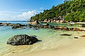 Seychellen, Insel Mahe, Fischerboote in Baie Lazare