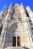 France, Oise, Beauvais, Saint-Pierre de Beauvais Cathedral (13th-16th century) with the highest Gothic choir in the world, south façade