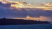 Frankreich, Finistere, Iroise Meer, Cap Sizun, die Pointe du Raz von der Baie des Trépassés aus gesehen, Große Nationale Stätte