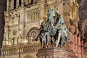 Frankreich, Paris, Ile de la Cite, Notre Dame de Paris, Statue von Karl dem Großen auf dem Vorplatz