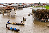 Benin, lakeside city of Ganvié, inhabitants downtown