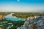 Österreich, Niederösterreich, Hainburg an der Donau, Wanderung mit Blick auf die Donau