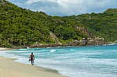 Seychellen, Insel Mahe, Bodyboarder in der Police Bay