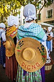 France, Alpes-de-Haute-Provence, Digne-les-Bains, the Provençal market on Gassendi boulevard, animation by the folklore group La Bélugue