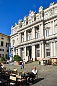 Italien, Ligurien, Genua, Piazza Matteotti, Restaurant Douce und Palazzo Ducale, das größte kulturelle Zentrum Italiens