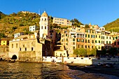 Italien, Ligurien, Nationalpark Cinque Terre, von der UNESCO zum Weltkulturerbe erklärt, Dorf Vernazza