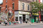 Canada, Province of Quebec, Montreal, Village, Ontario Street, Pamplemousse Café, children walking with school counselors