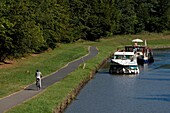 France, Moselle, Lutzelbourg, Marne-Rhine canal, cycle track, boats, bicycle