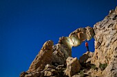 Frankreich, Alpes-Maritimes, Mercantour Nationalpark, der Tortisse Bogen (2550m) vom Mond beleuchtet