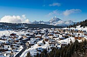 Frankreich, Savoyen, Massiv von Beaufortain der Ferienort Col des Saisies séen mit Berg Charvin