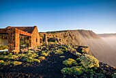 Spanien, Kanarische Inseln, Insel El Hierro, Guarazoca, Mirador de la Pena, Aussichtspunkt und Restaurant, entworfen vom berühmten Künstler Cesar Manrique