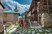 France, Savoie, mountain of Vanoise, Pralognan la Vanoise, famille, grands parents et deux enfnats en visite dans le vieux village et la nouvelle eglise