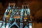 Frankreich, Somme, Amiens, Ton- und Lichtshow Chroma in der Kathedrale von Amiens