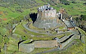 Frankreich, Puy de Dome, Regionaler Naturpark der Vulkane der Auvergne, das Schloss von Murol (Luftaufnahme)