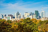 Frankreich, Paris, die Gebäude der Defense seit der Louis Vuitton Gründung des Architekten Frank Gehry im Bois de Boulogne