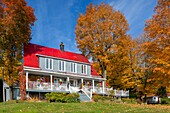 Canada, province of Quebec, the Chemin du Roy between Quebec and Montreal in the Indian summer sun, Cap Santé, traditional house with red roof