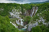 Kroatien, Nationalpark Plitvicer Seen, von der UNESCO zum Weltnaturerbe erklärt, Standort des großen Wasserfalls Veliki slap