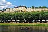 Frankreich, Indre et Loire, das von der UNESCO zum Weltkulturerbe erklärte Loiretal, Chinon am Ufer der Vienne und seine mittelalterliche Burg