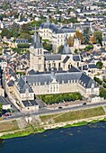 France, Loir et Cher, Valley of the Loire listed as World Heritage by UNESCO, Blois, Saint Nicolas Church and the royal castle on the Loire