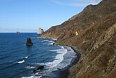 Spanien, Kanarische Inseln, Insel Teneriffa, Landschaftspark Anaga, schwarzer Sandstrand von Almaciga