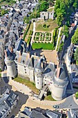 Frankreich, Indre et Loire, Loire-Tal, von der UNESCO zum Weltkulturerbe erklärt, Langeais, Schloss Langeais, erbaut von Ludwig XI (Luftaufnahme)