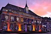 Frankreich, Territoire de Belfort, Belfort, Place d Armes, Rathaus, Weihnachtsbeleuchtung