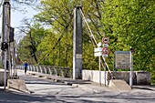 Frankreich, Indre et Loire, Loiretal als Weltkulturerbe der UNESCO, Tours, die Loire in Tours, Joggen auf der Pont-de-Fil-Brücke