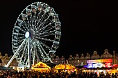 Frankreich, Pas-de-Calais (62), Arras, der Weihnachtsmarkt auf dem Grand'Place gilt als einer der schönsten in Nordfrankreich