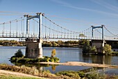 Frankreich, Loiret, Loiretal, von der UNESCO zum Weltkulturerbe erklärt, Châteauneuf-sur-Loire, die Brücke über die Loire