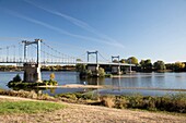 Frankreich, Loiret, Loiretal (UNESCO-Welterbe), Châteauneuf-sur-Loire, Brücke über die Loire