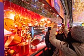 Frankreich, Paris, Schaufenster des Kaufhauses Galeries Lafayette zur Weihnachtszeit