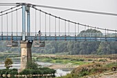 Frankreich, Loiret, Loiretal, von der UNESCO zum Weltkulturerbe erklärt, Châteauneuf-sur-Loire, die Brücke über die Loire